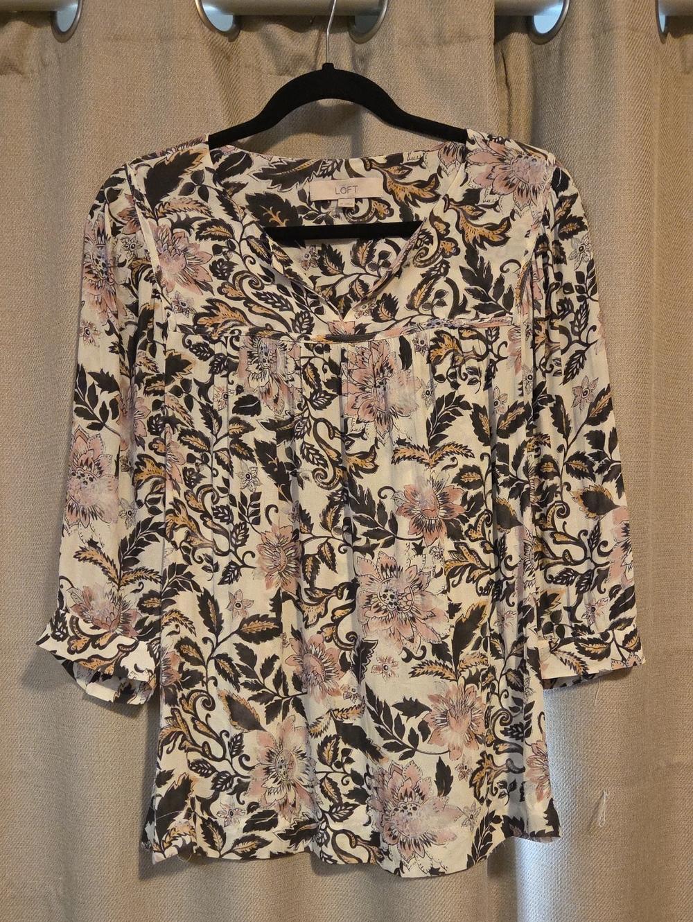 LOFT Cream Floral Pintuck V-Neck 3/4 Sleeve Blouse